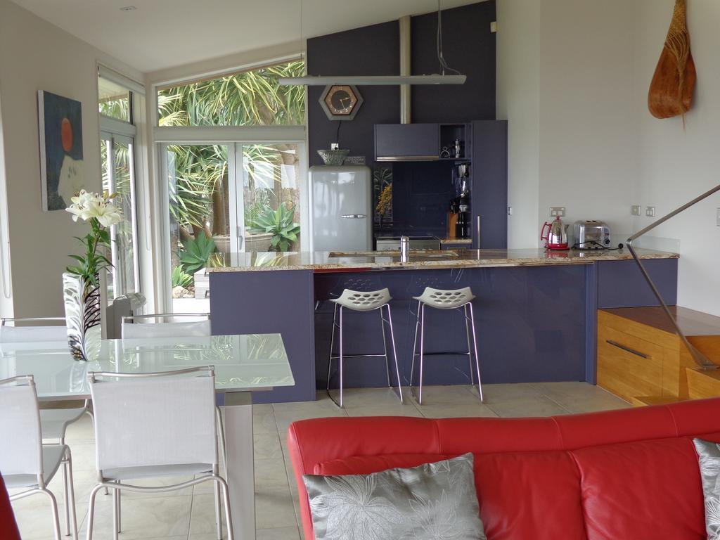 Nikau Apartments Waiheke Island Onetangi Exterior photo